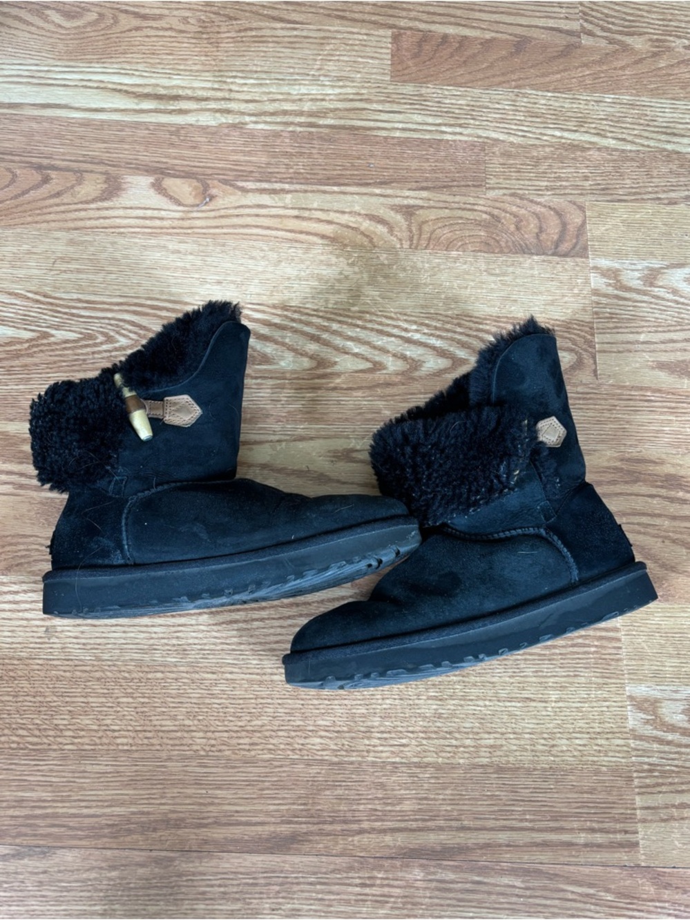 UGG Black Shearling Toggle Boots Women’s Size 9 | Cozy Winter Cabin Core Boho